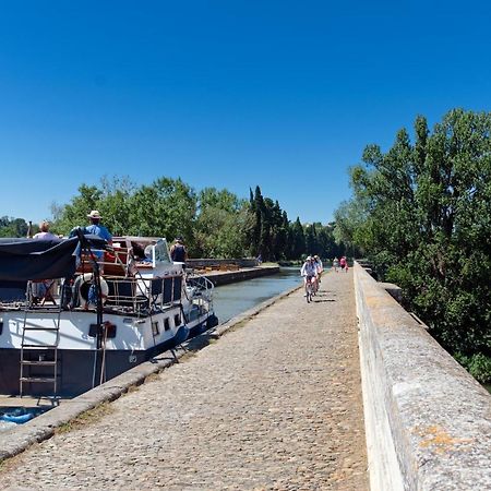Chambre Dans Une Grande Maison Entre Canal Du Midi Et Centre Ville Beziers Luaran gambar