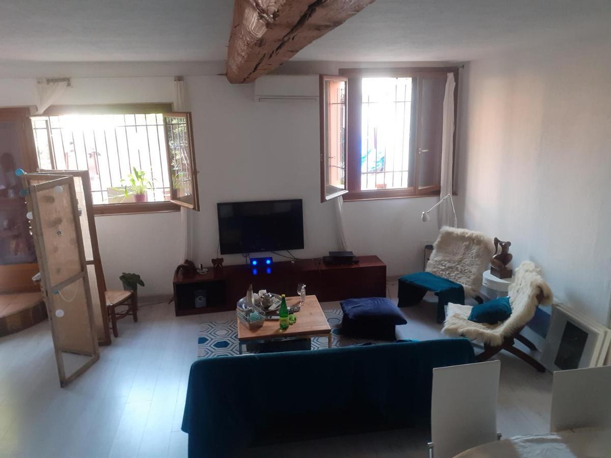 Chambre Dans Une Grande Maison Entre Canal Du Midi Et Centre Ville Beziers Luaran gambar