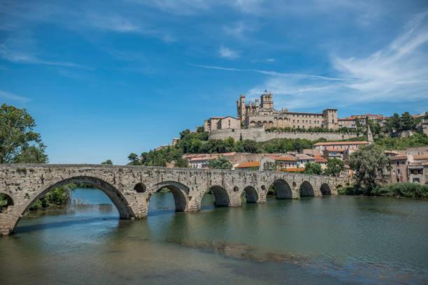 Chambre Dans Une Grande Maison Entre Canal Du Midi Et Centre Ville Beziers Luaran gambar